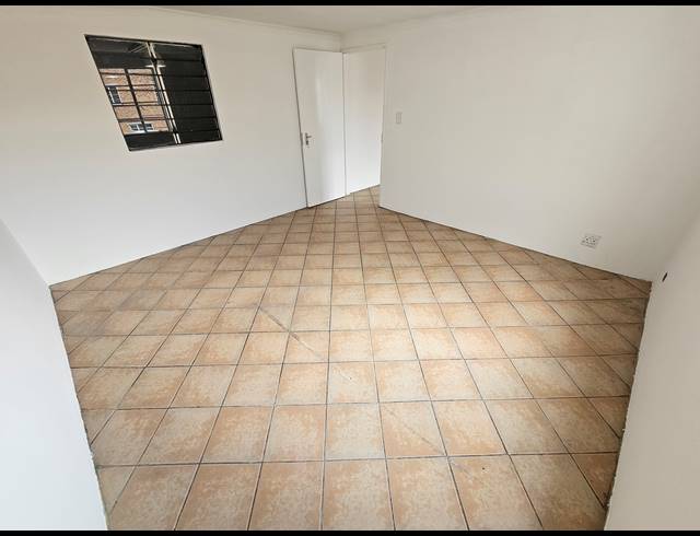 264M² FACTORY TO LET IN ANDERBOLT